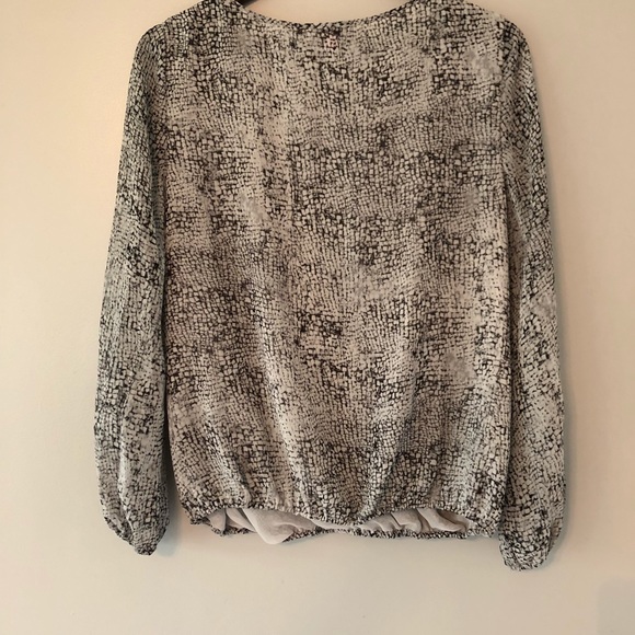 Vince Camuto women’s top. - Picture 6 of 6